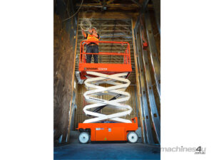 Snorkel S3215E Electric Scissor Lift — view 1